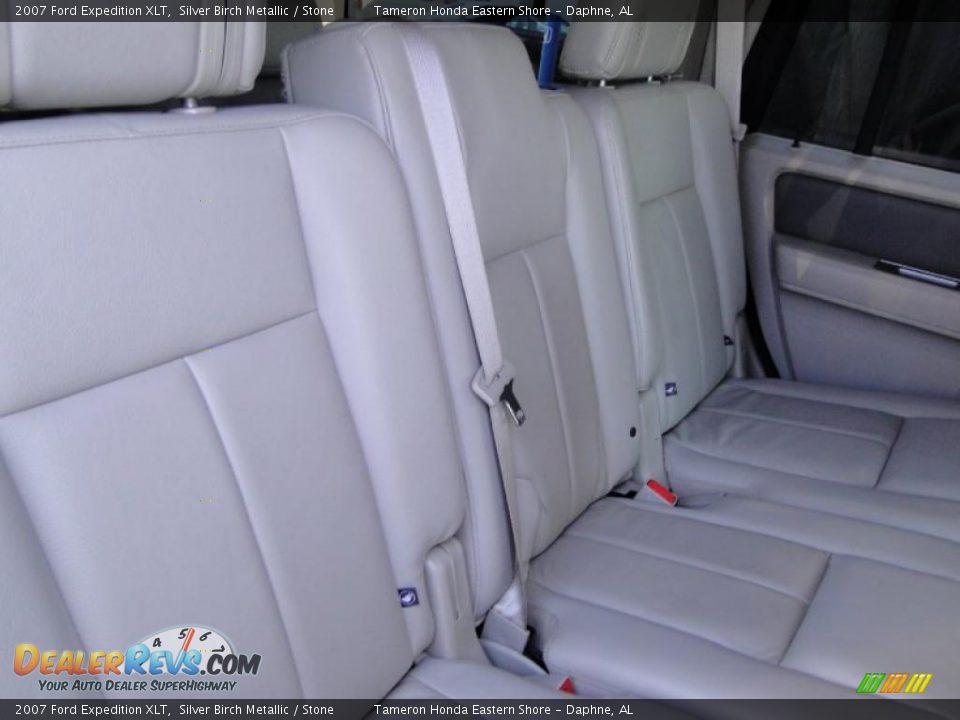 2007 Ford Expedition XLT Silver Birch Metallic / Stone Photo #32