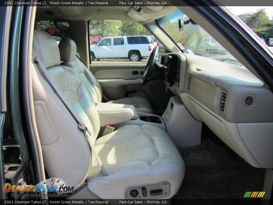 Tan/Neutral Interior - 2001 Chevrolet Tahoe LT Photo #11