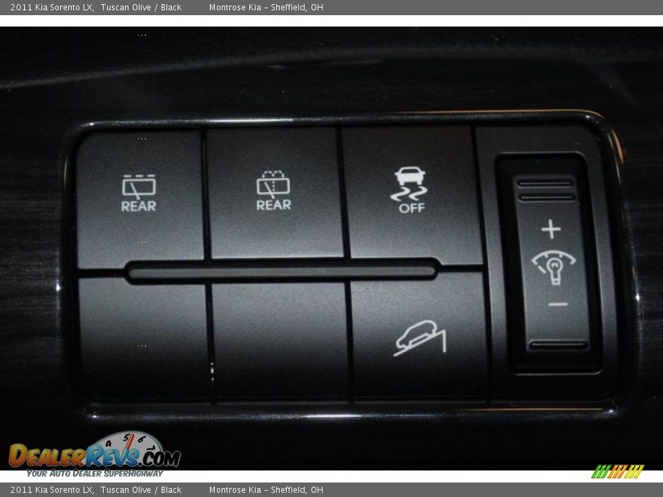 Controls of 2011 Kia Sorento LX Photo #23