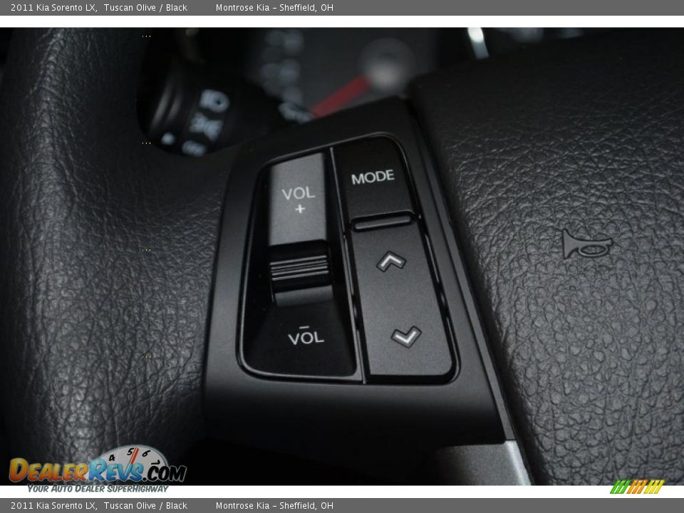 Controls of 2011 Kia Sorento LX Photo #25