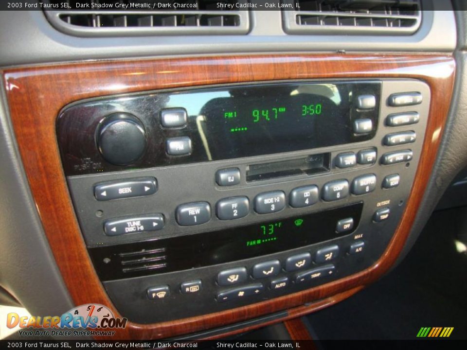 Controls of 2003 Ford Taurus SEL Photo #19