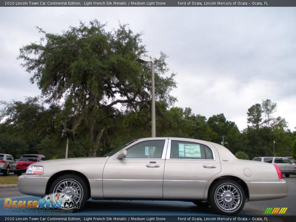 2010 Lincoln Town Car Continental Edition Light French Silk Metallic / Medium Light Stone Photo #2