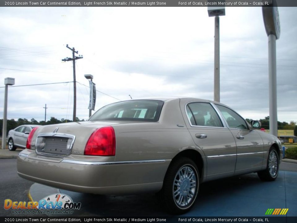 2010 Lincoln Town Car Continental Edition Light French Silk Metallic / Medium Light Stone Photo #3