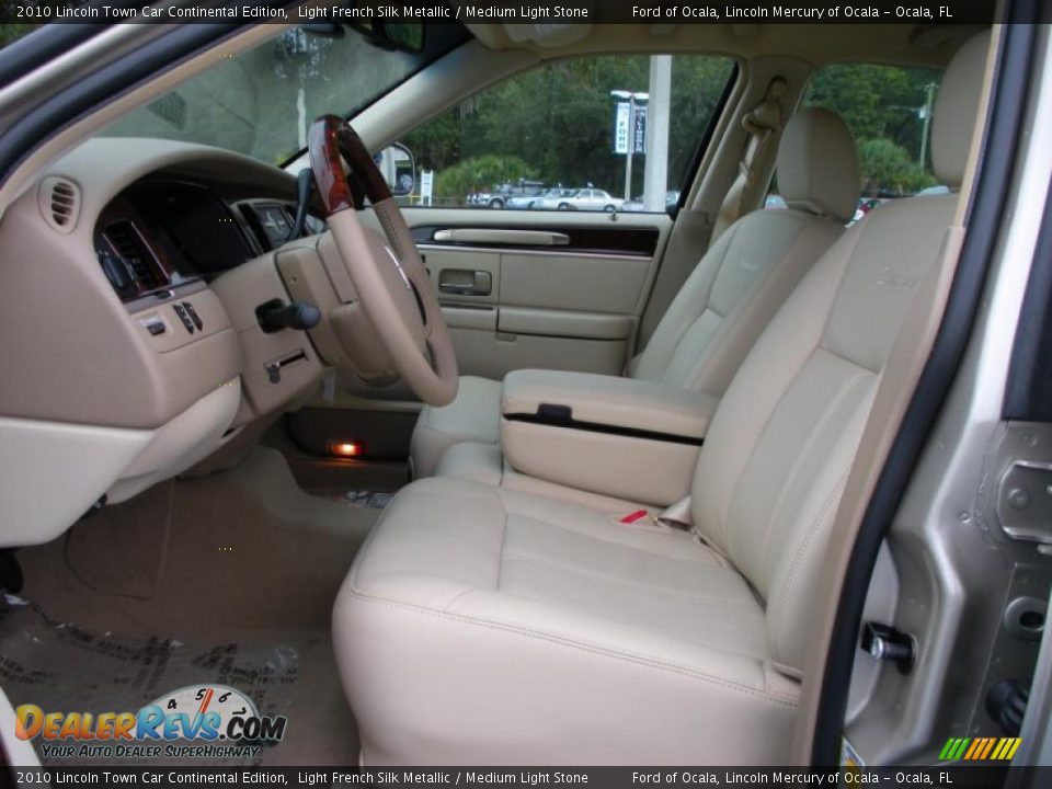 2010 Lincoln Town Car Continental Edition Light French Silk Metallic / Medium Light Stone Photo #5
