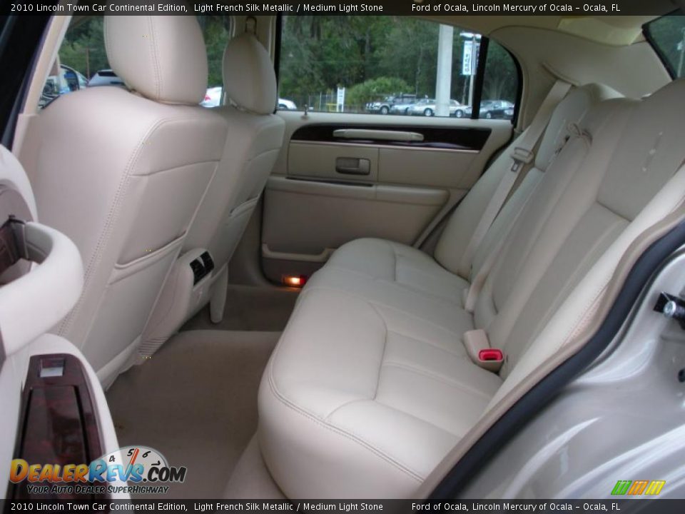 2010 Lincoln Town Car Continental Edition Light French Silk Metallic / Medium Light Stone Photo #6