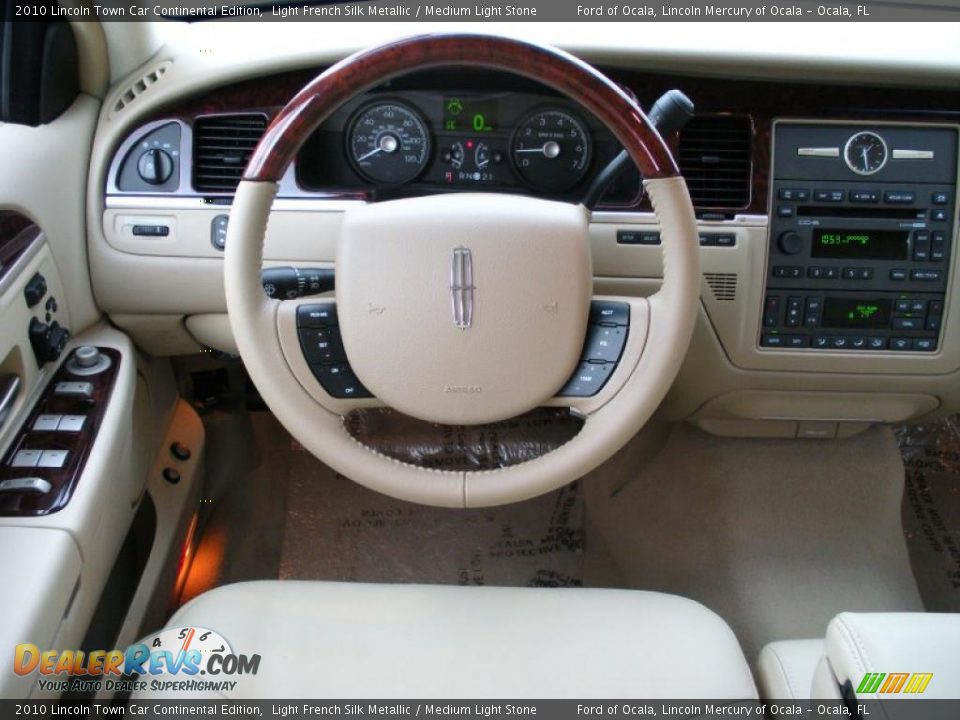 2010 Lincoln Town Car Continental Edition Light French Silk Metallic / Medium Light Stone Photo #7