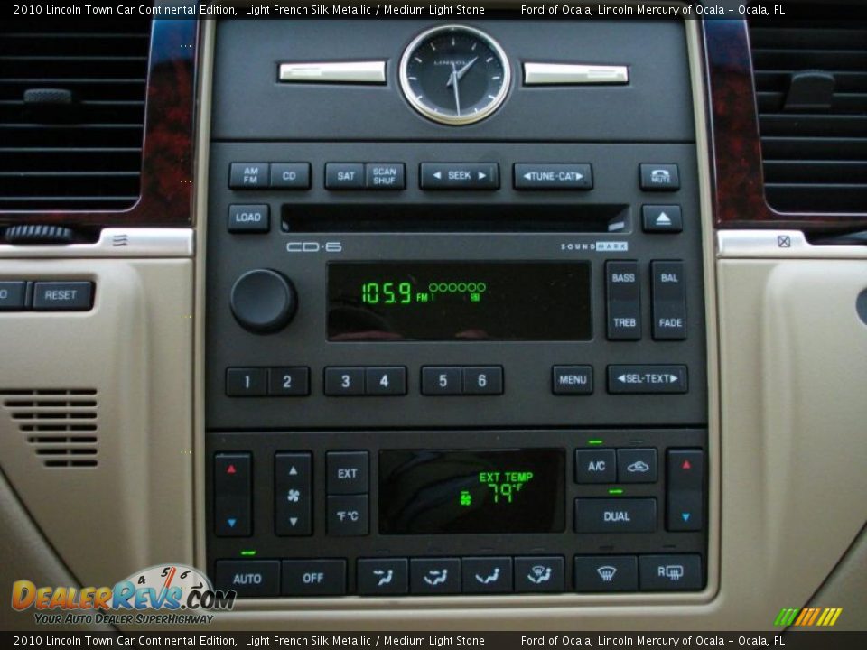 2010 Lincoln Town Car Continental Edition Light French Silk Metallic / Medium Light Stone Photo #9