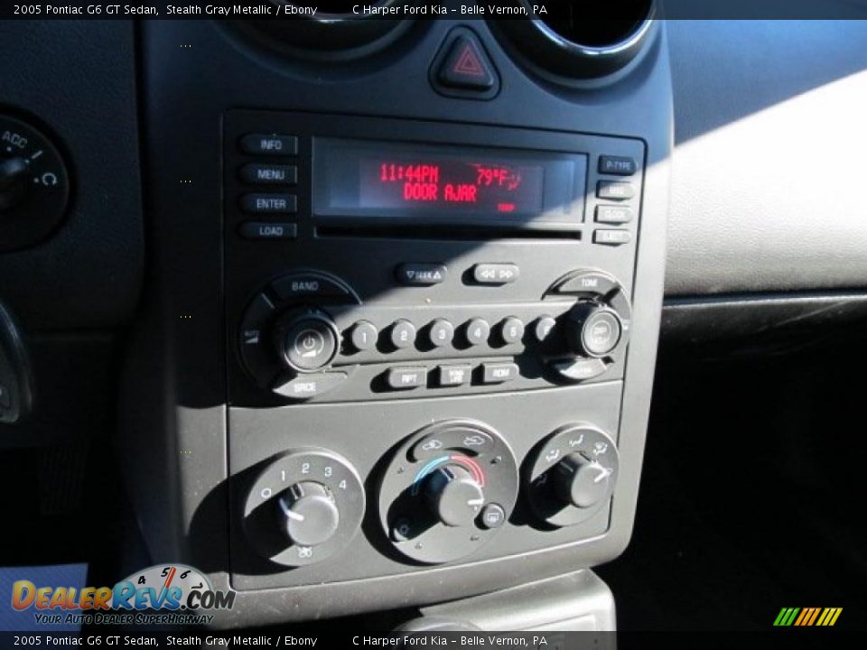 Controls of 2005 Pontiac G6 GT Sedan Photo #15