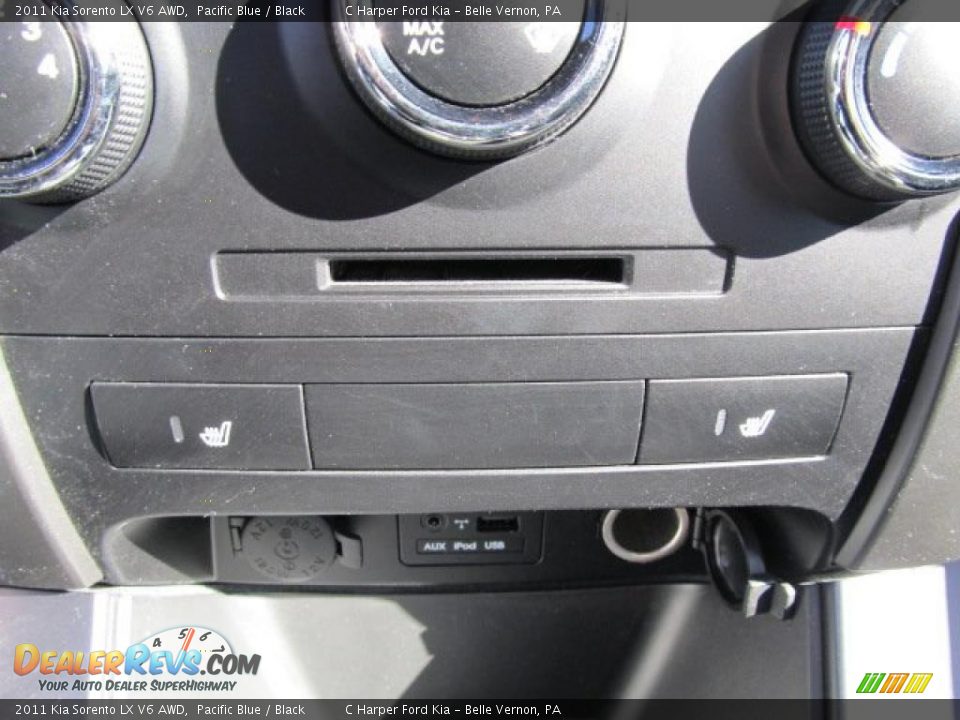 Controls of 2011 Kia Sorento LX V6 AWD Photo #19