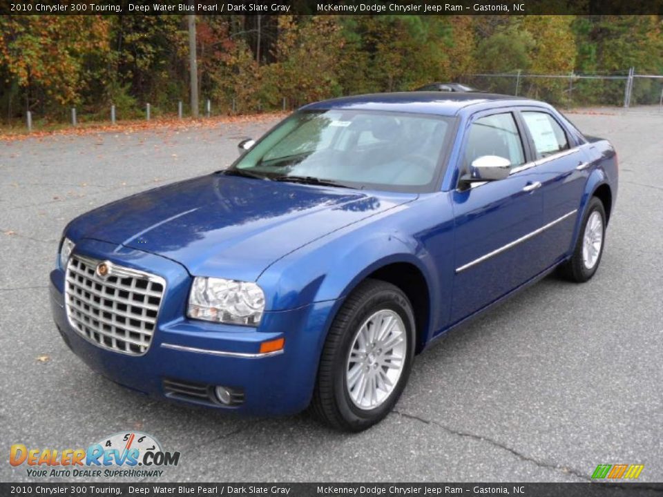 Front 3/4 View of 2010 Chrysler 300 Touring Photo #1