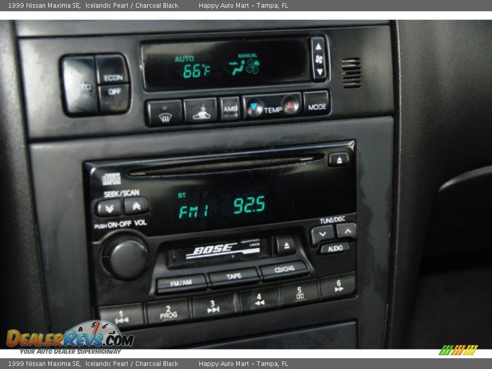Controls of 1999 Nissan Maxima SE Photo #13