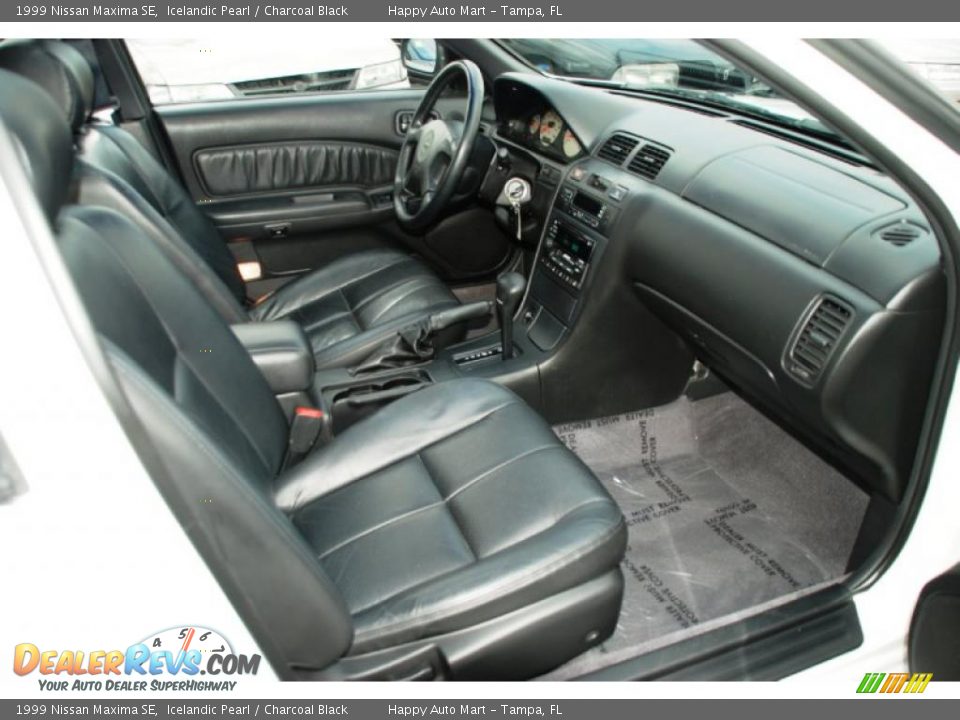 Charcoal Black Interior - 1999 Nissan Maxima SE Photo #20