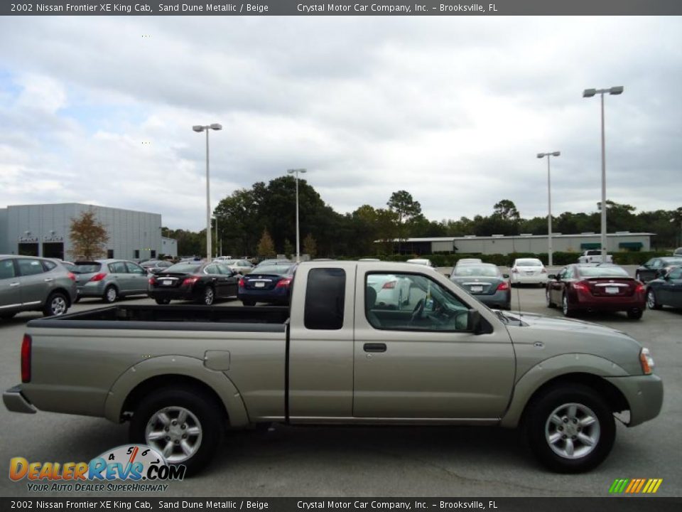 2002 Nissan Frontier XE King Cab Sand Dune Metallic / Beige Photo #10