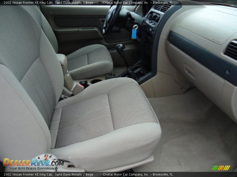 Beige Interior - 2002 Nissan Frontier XE King Cab Photo #13