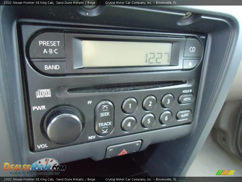 Controls of 2002 Nissan Frontier XE King Cab Photo #26