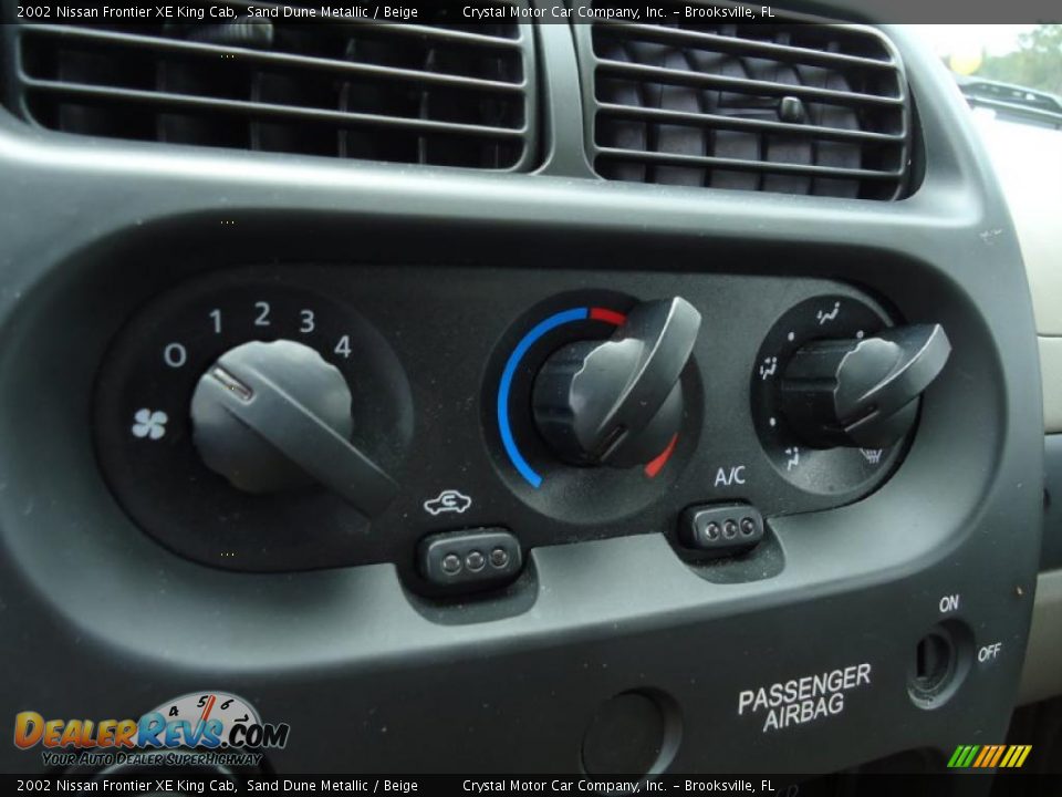 Controls of 2002 Nissan Frontier XE King Cab Photo #27