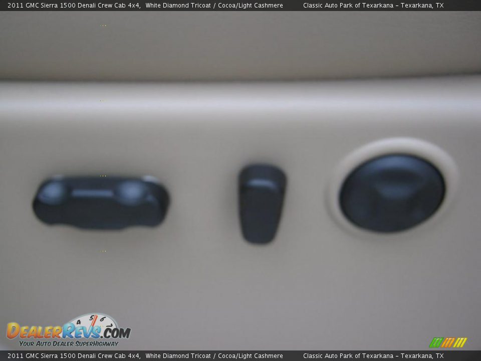 2011 GMC Sierra 1500 Denali Crew Cab 4x4 White Diamond Tricoat / Cocoa/Light Cashmere Photo #17