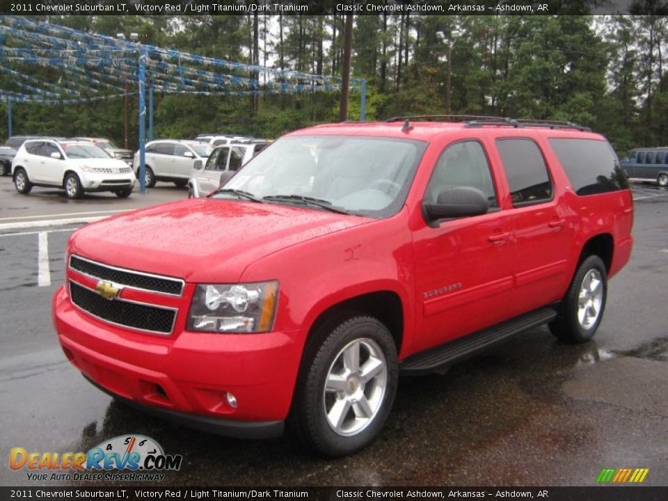 Front 3/4 View of 2011 Chevrolet Suburban LT Photo #1