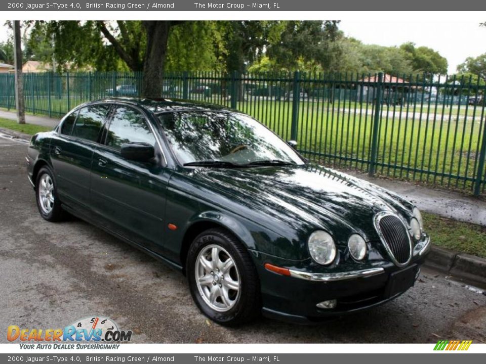 Front 3/4 View of 2000 Jaguar S-Type 4.0 Photo #13