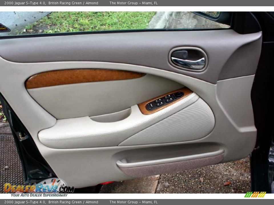 Door Panel of 2000 Jaguar S-Type 4.0 Photo #31
