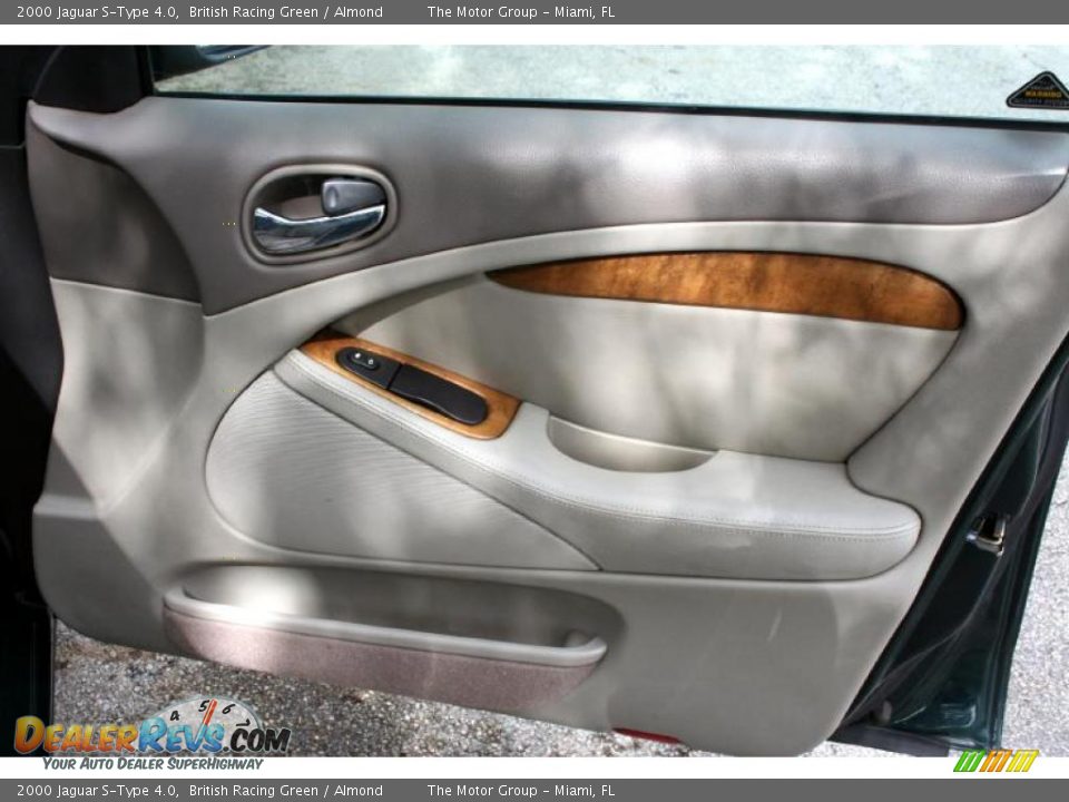 Door Panel of 2000 Jaguar S-Type 4.0 Photo #32