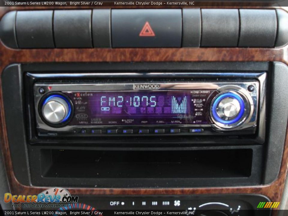 2001 Saturn L Series LW200 Wagon Bright Silver / Gray Photo #22