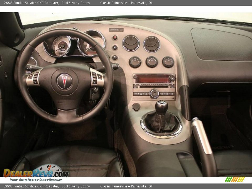 Dashboard of 2008 Pontiac Solstice GXP Roadster Photo #25