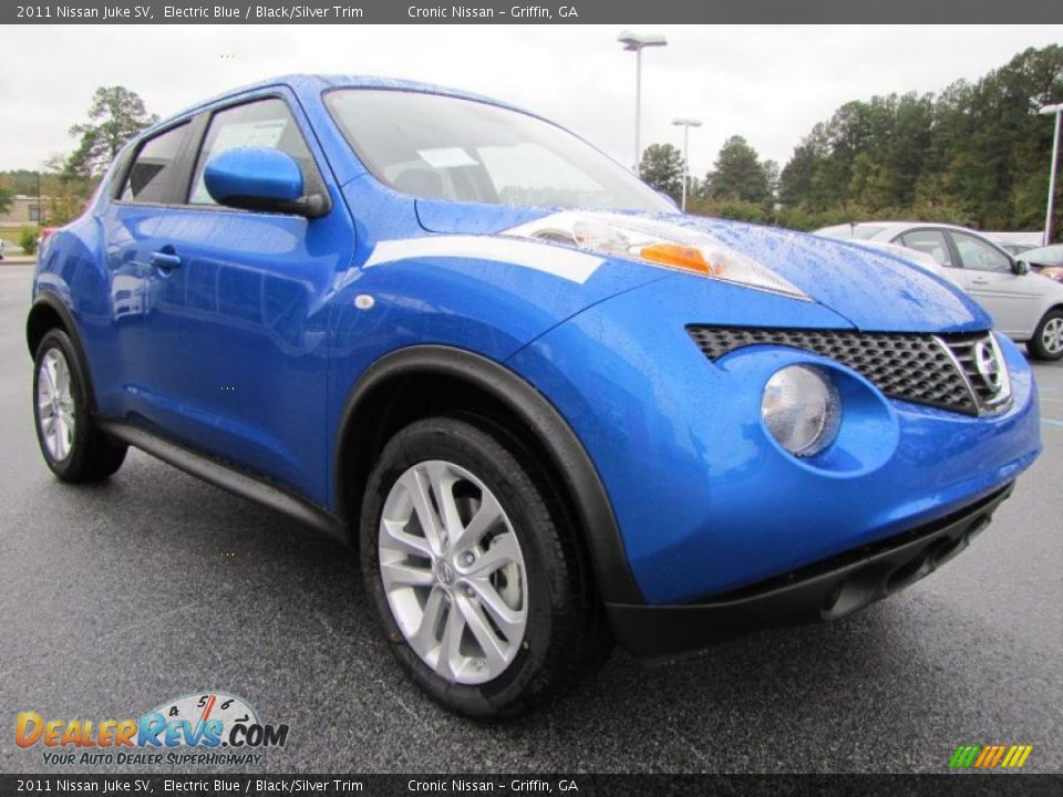 Front 3/4 View of 2011 Nissan Juke SV Photo #7