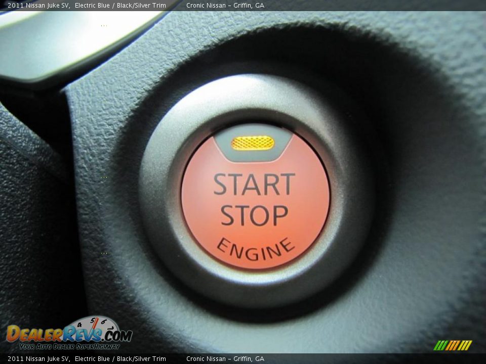 Controls of 2011 Nissan Juke SV Photo #16