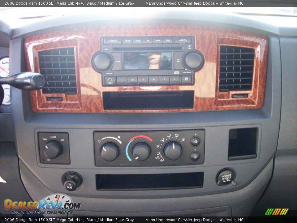 Controls of 2006 Dodge Ram 1500 SLT Mega Cab 4x4 Photo #30