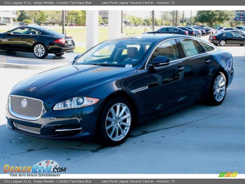 Front 3/4 View of 2011 Jaguar XJ XJ Photo #2