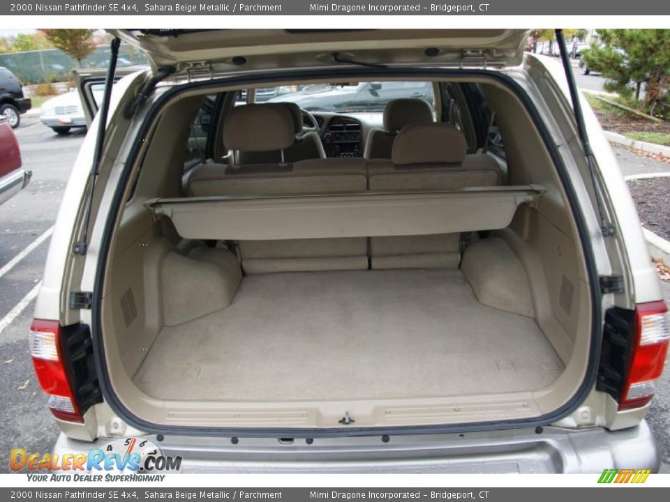 2000 Nissan Pathfinder SE 4x4 Trunk Photo #8