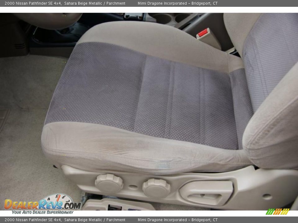2000 Nissan Pathfinder SE 4x4 Sahara Beige Metallic / Parchment Photo #10