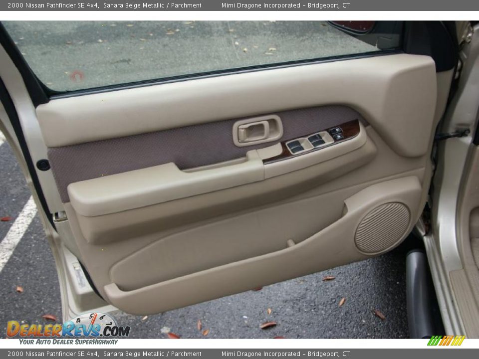 Door Panel of 2000 Nissan Pathfinder SE 4x4 Photo #11