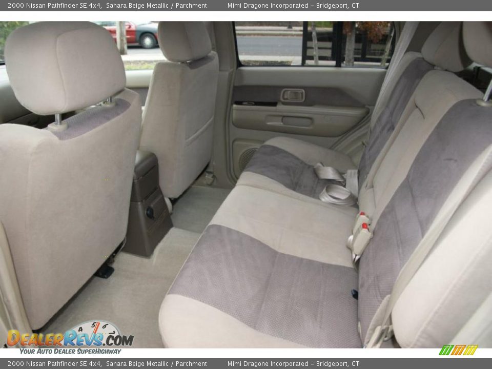 Parchment Interior - 2000 Nissan Pathfinder SE 4x4 Photo #12