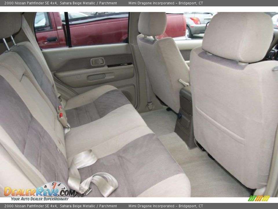 Parchment Interior - 2000 Nissan Pathfinder SE 4x4 Photo #13