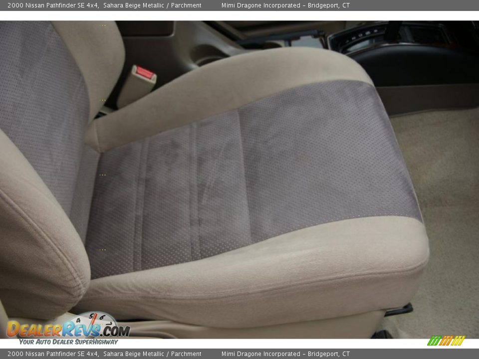 Parchment Interior - 2000 Nissan Pathfinder SE 4x4 Photo #18