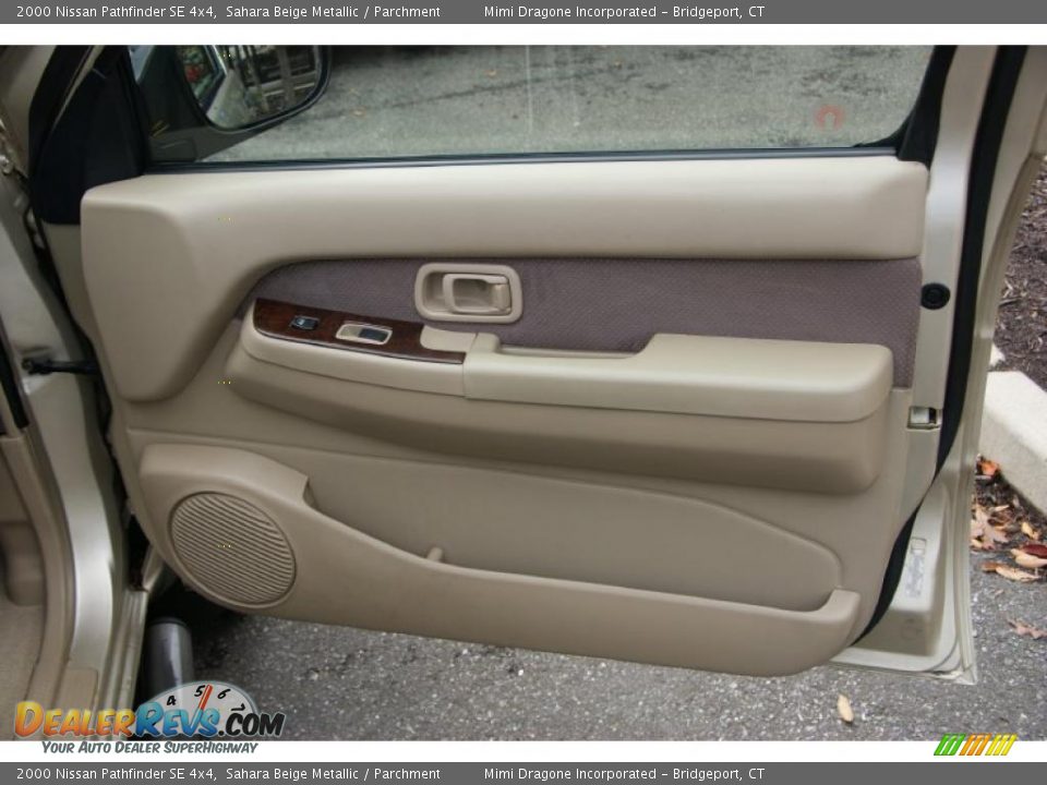 Door Panel of 2000 Nissan Pathfinder SE 4x4 Photo #19