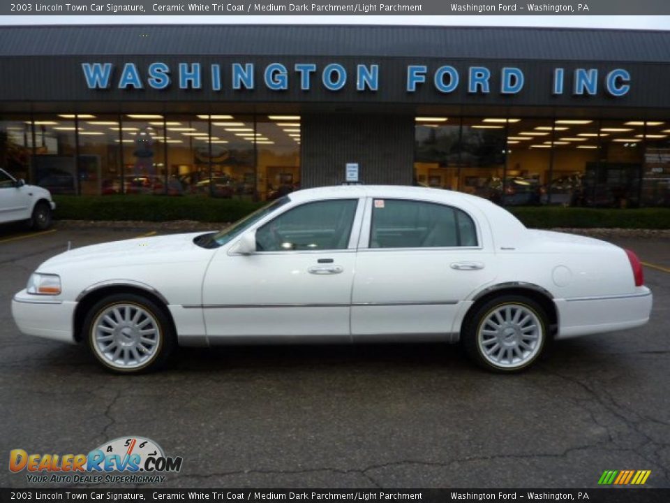 2003 Lincoln Town Car Signature Ceramic White Tri Coat / Medium Dark Parchment/Light Parchment Photo #1