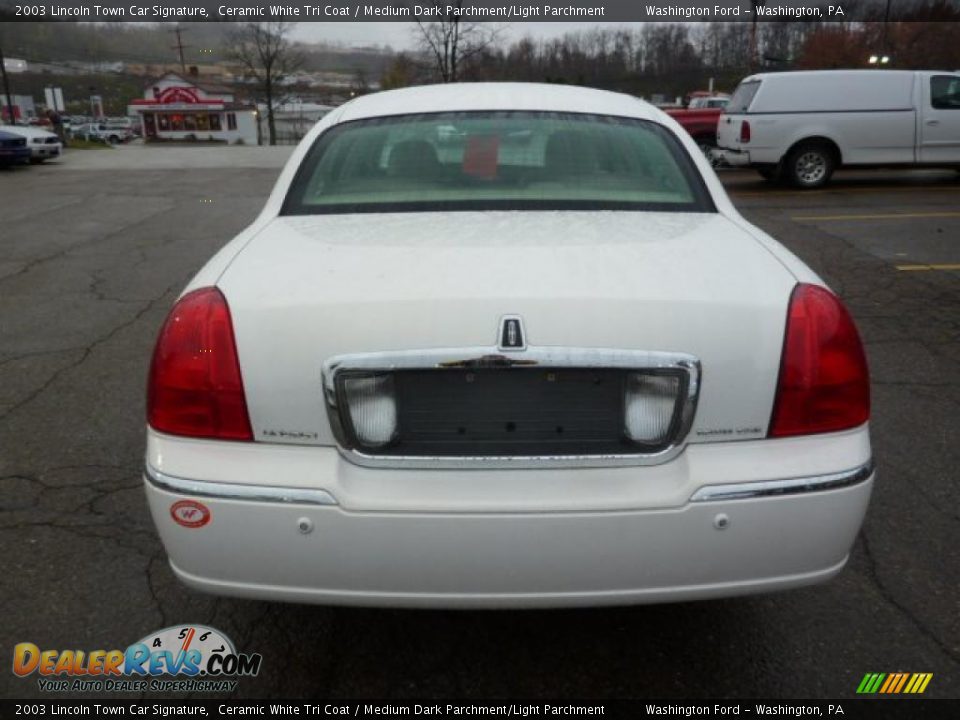 2003 Lincoln Town Car Signature Ceramic White Tri Coat / Medium Dark Parchment/Light Parchment Photo #3