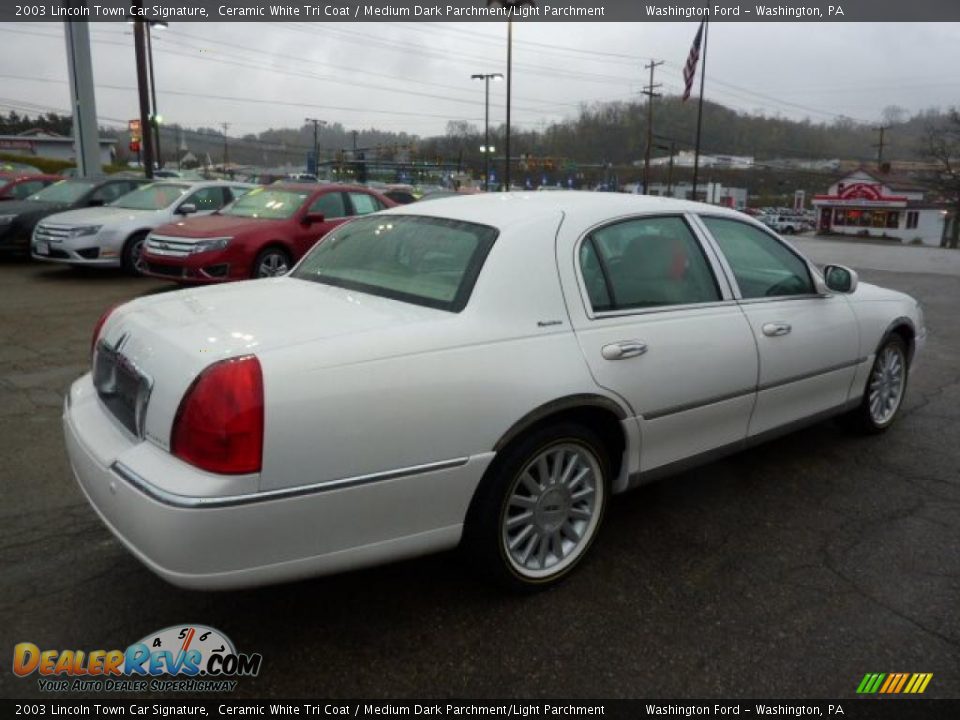 Ceramic White Tri Coat 2003 Lincoln Town Car Signature Photo #4