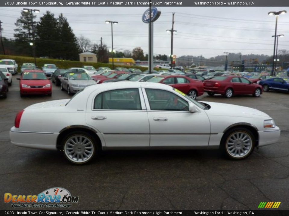 2003 Lincoln Town Car Signature Ceramic White Tri Coat / Medium Dark Parchment/Light Parchment Photo #5