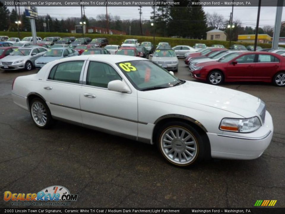 Ceramic White Tri Coat 2003 Lincoln Town Car Signature Photo #6