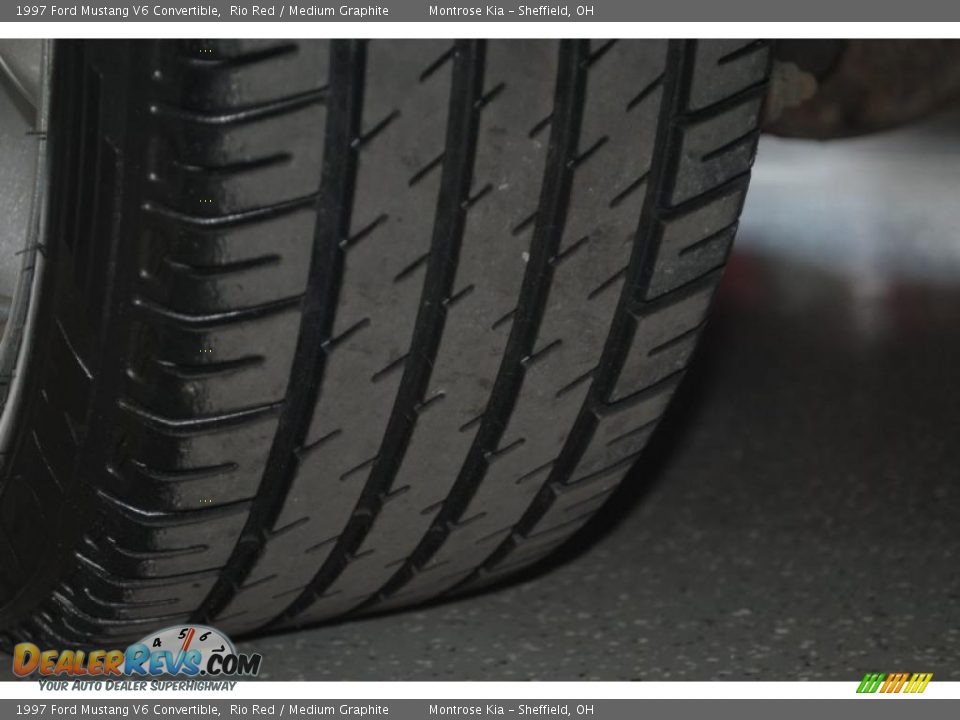 1997 Ford Mustang V6 Convertible Rio Red / Medium Graphite Photo #19