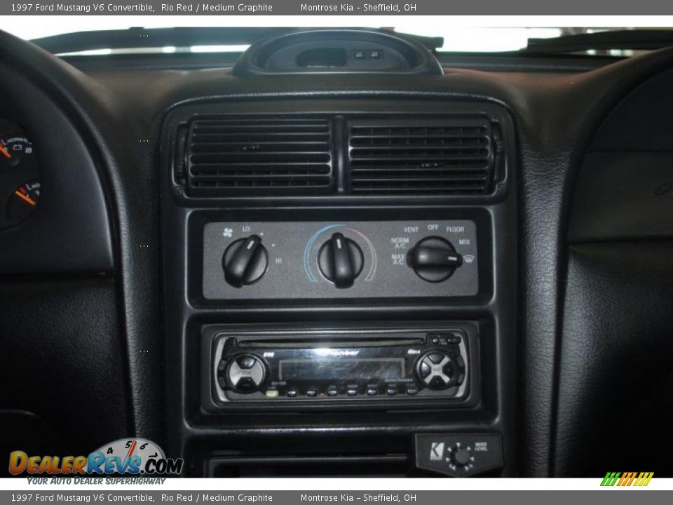 Controls of 1997 Ford Mustang V6 Convertible Photo #27