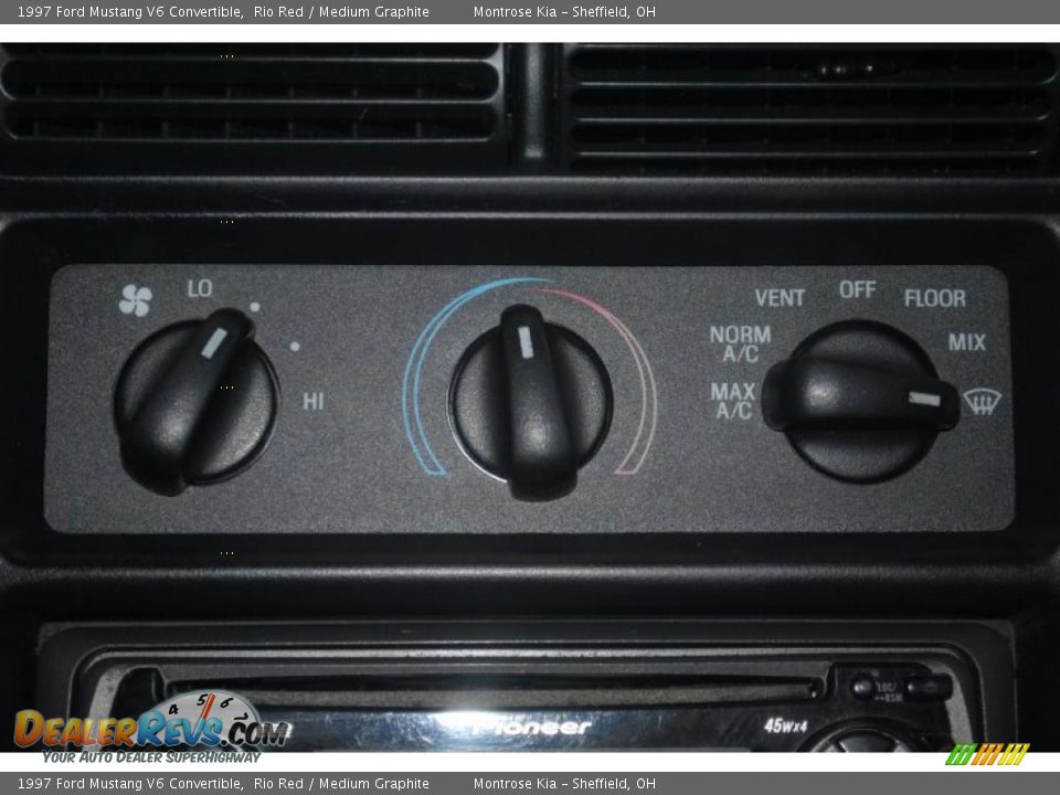 Controls of 1997 Ford Mustang V6 Convertible Photo #28