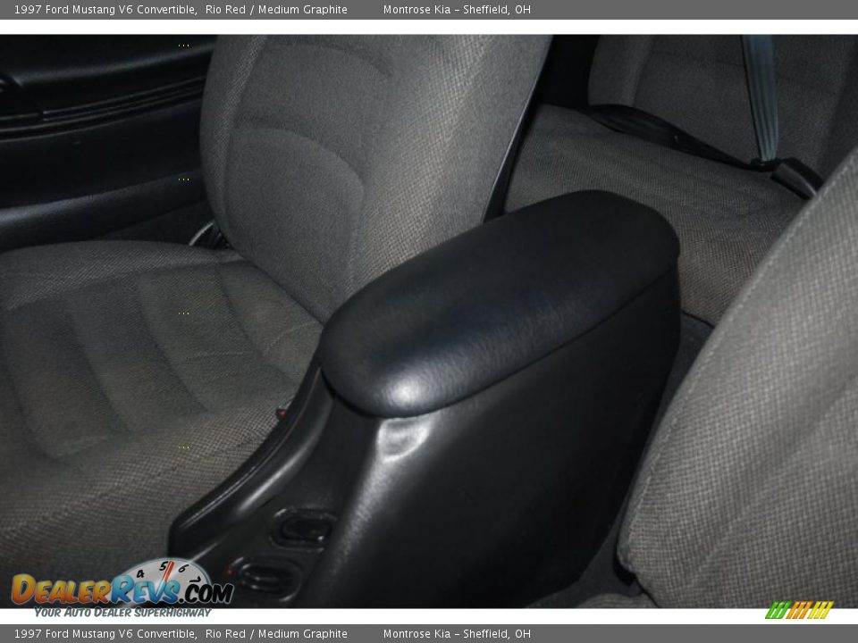 1997 Ford Mustang V6 Convertible Rio Red / Medium Graphite Photo #32