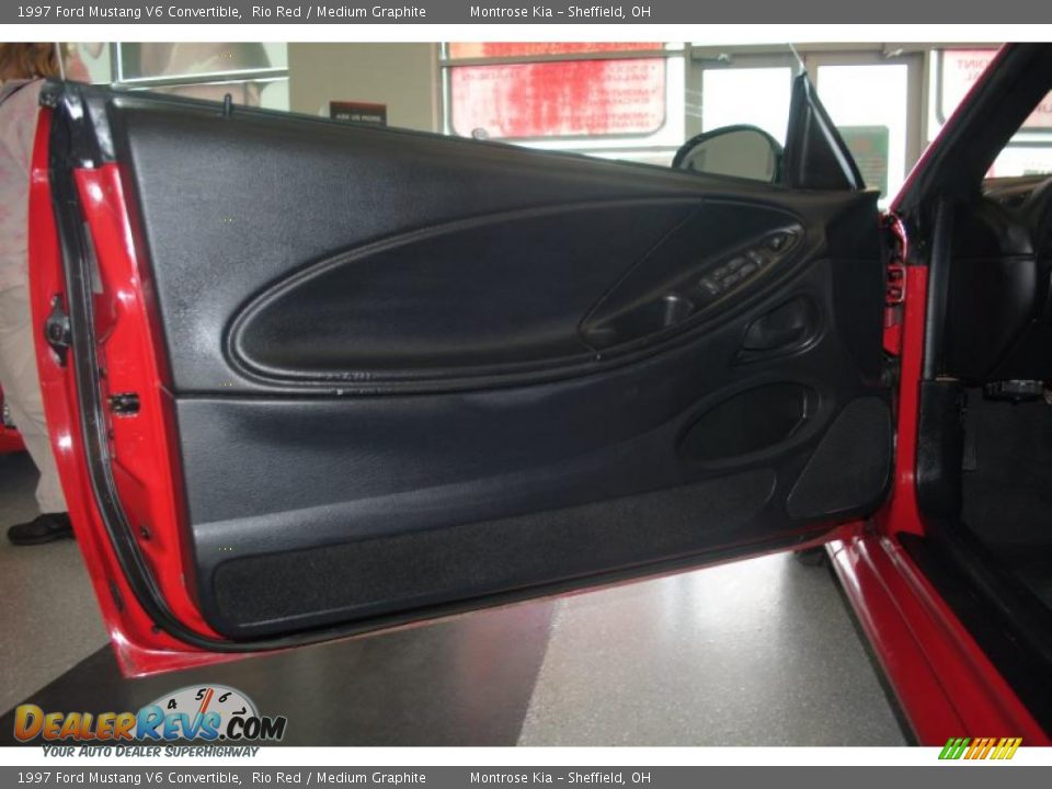 Door Panel of 1997 Ford Mustang V6 Convertible Photo #34