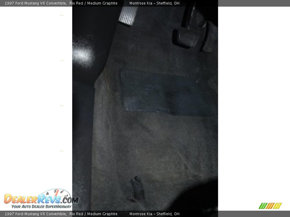 1997 Ford Mustang V6 Convertible Rio Red / Medium Graphite Photo #35