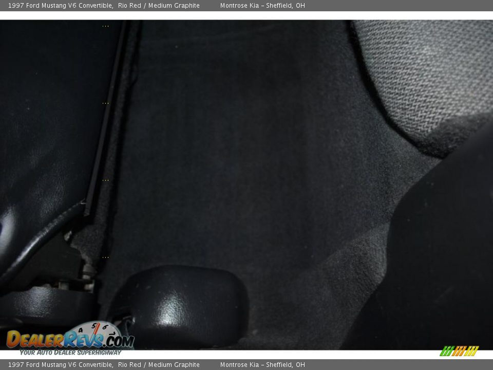 1997 Ford Mustang V6 Convertible Rio Red / Medium Graphite Photo #36